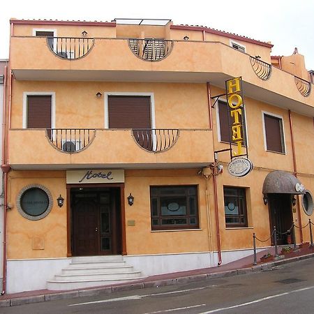 Hotel Mistral Portoscuso Eksteriør billede