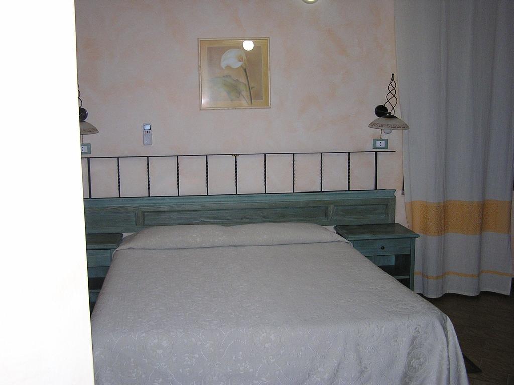 Hotel Mistral Portoscuso Eksteriør billede