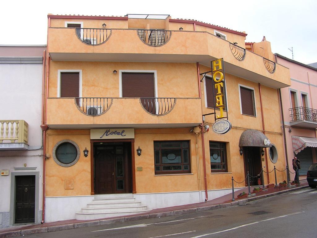 Hotel Mistral Portoscuso Eksteriør billede