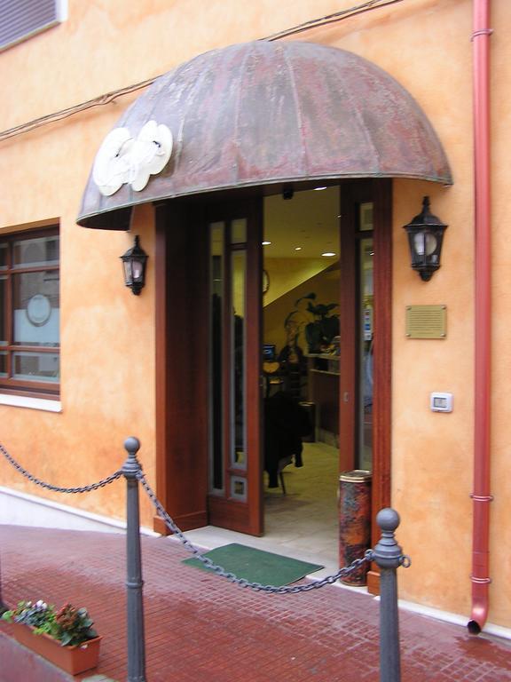 Hotel Mistral Portoscuso Eksteriør billede